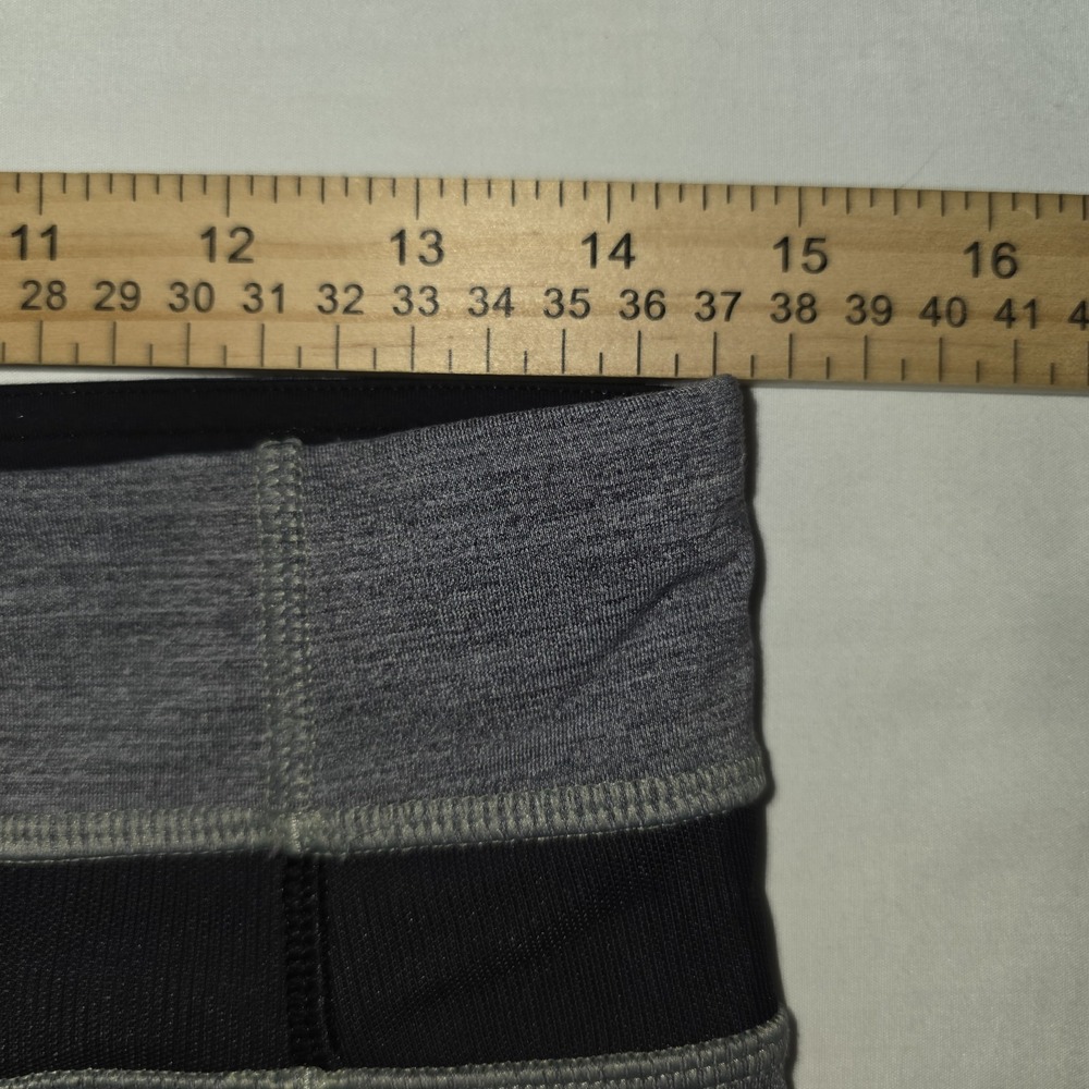 Lululemon Women's Cropped Leggings Sz 8 Striped Black Gray Zipper Pockets Mesh - Picture 5 of 10
